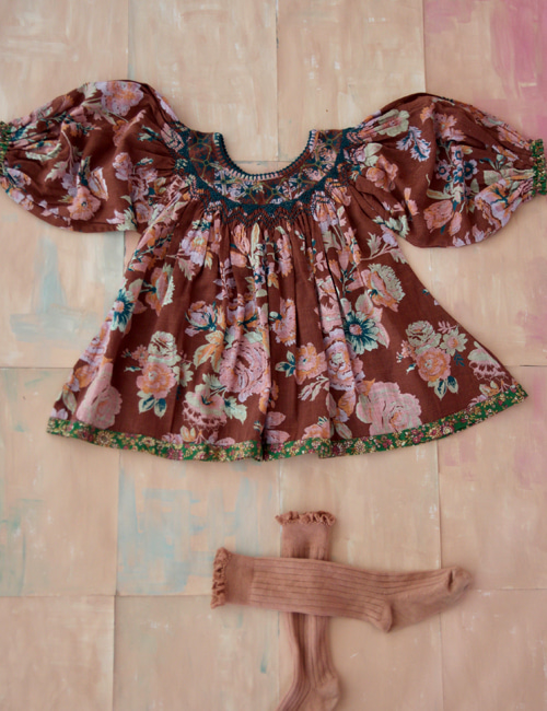 [BONJOUR DIARY]Butterfly blouse with cross embroidery _　Big brown flower print [4Y]