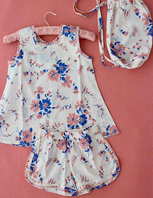 [BONJOUR DIARY] TOP AND SHORT SET WITH POUCH _ bouquet bleu blanc rose