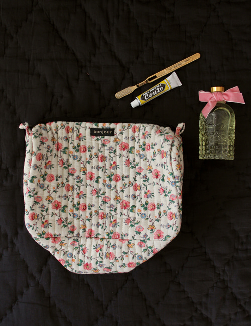 [BONJOUR DIARY] QUILTED TOILET BAG _ Ivory flower print - Corduroy