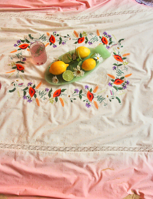 [BONJOUR DIARY] Dip dye table cloth with embroidery _ Gold Dot