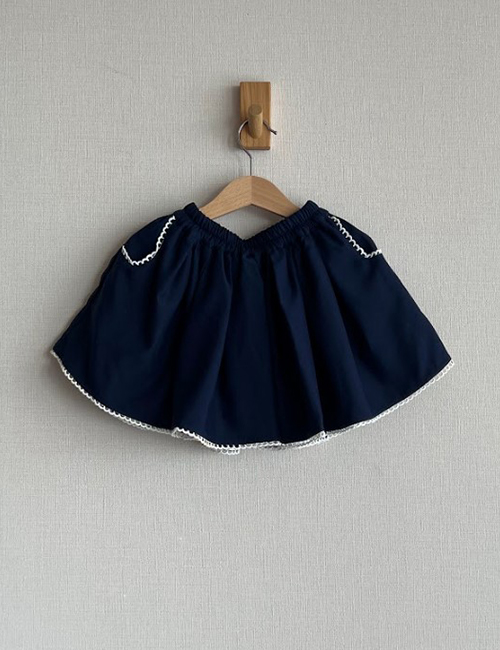 [ MES KIDS DES FLEURS] short skirt _ Black （Rayon 65% polyester 28% polyamide 7%）[90,140]